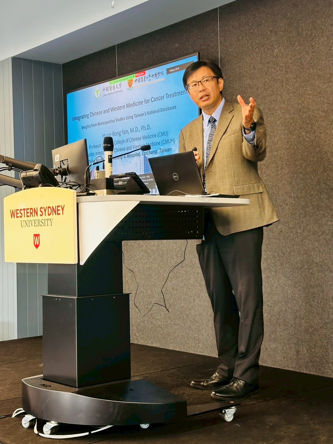 Figure 4: Professor Hung-Rong Yen presents evidence-based research on integrative East-West cancer treatment at the joint symposium.