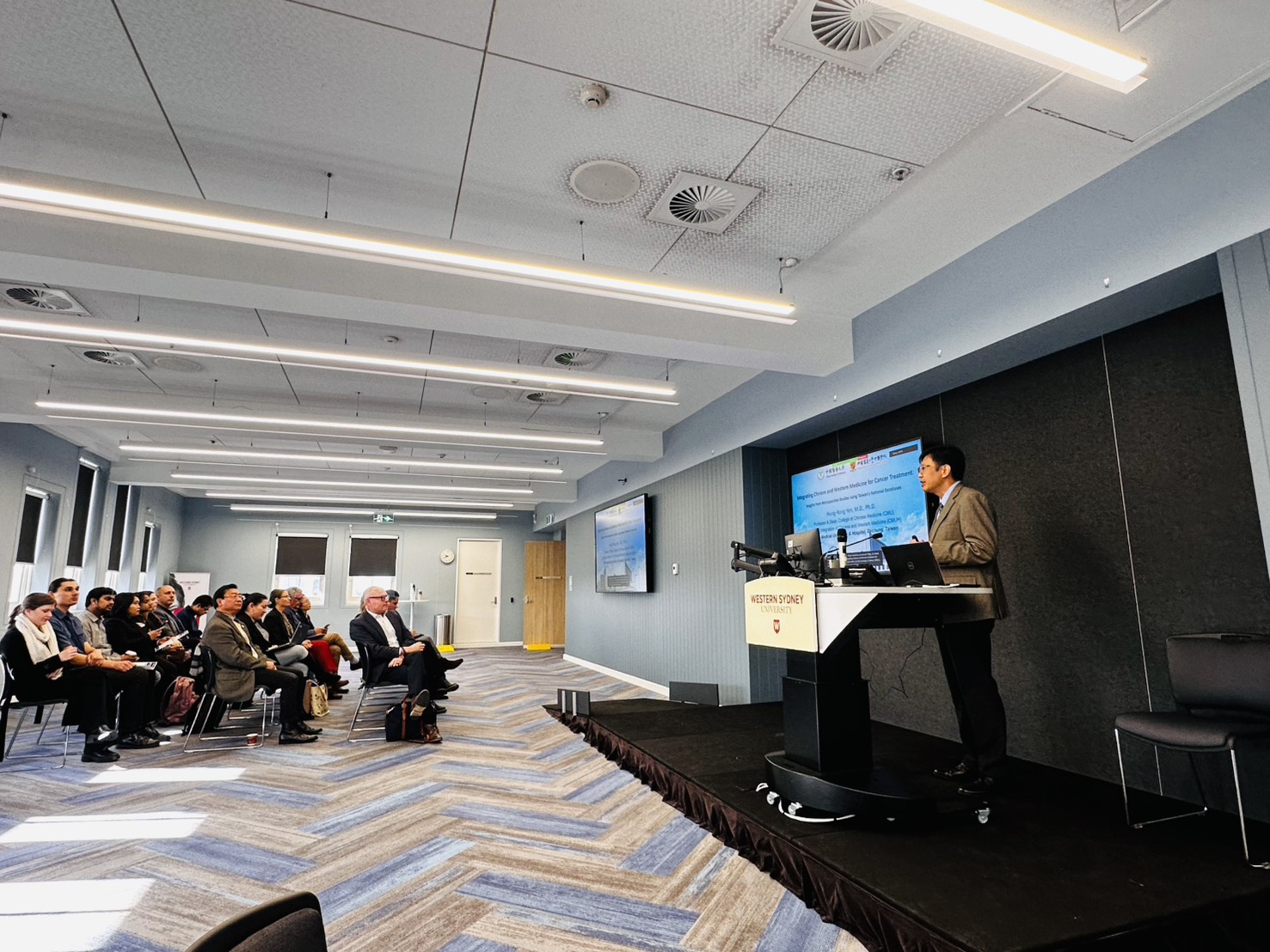 Figure 8: The symposium was held in a hybrid format (in-person and online), attracting faculty, students, and international scholars to exchange views on the latest research findings and future directions.